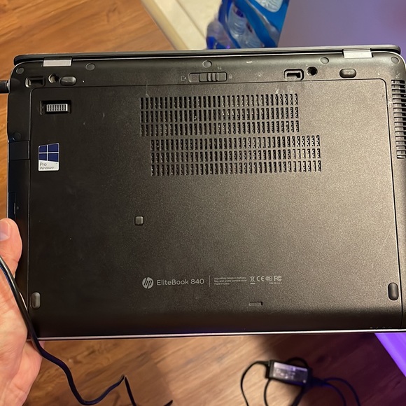 HP ELITEBOOK 840 G2 with biometric fingertip scan - Picture 5 of 6